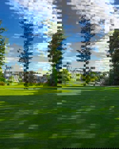 Manicured greens and fairways in County Clare near the Rine Hotel