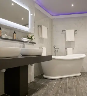 Suite Bathroom Full Res