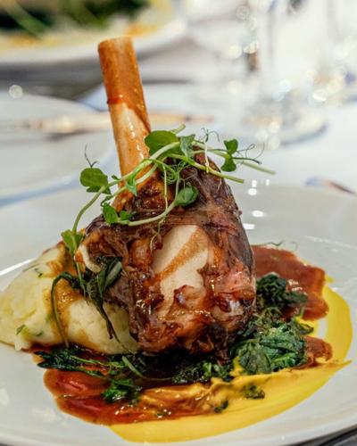 Weddingsattheinn Five