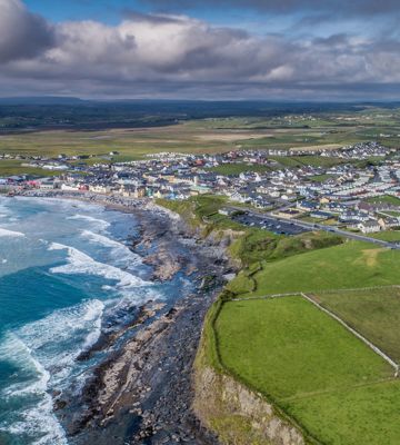 Explore Lahinch from The Rine Hotel in County Clare