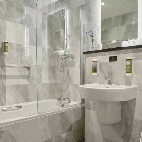 Barhroom With Bath Full Res