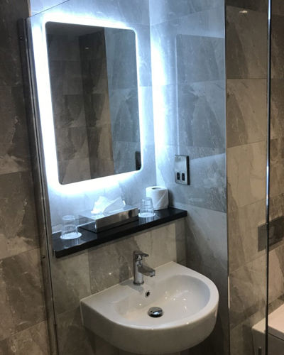 Modern ensuite bathroom at The Rine Hotel Clare